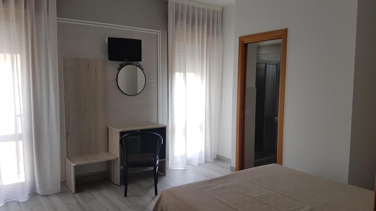 Albergo Paris Соттомаріна Екстер'єр фото