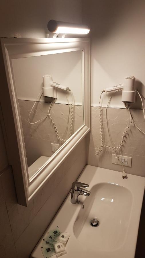 Albergo Paris Соттомаріна Екстер'єр фото