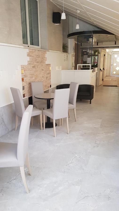 Albergo Paris Соттомаріна Екстер'єр фото