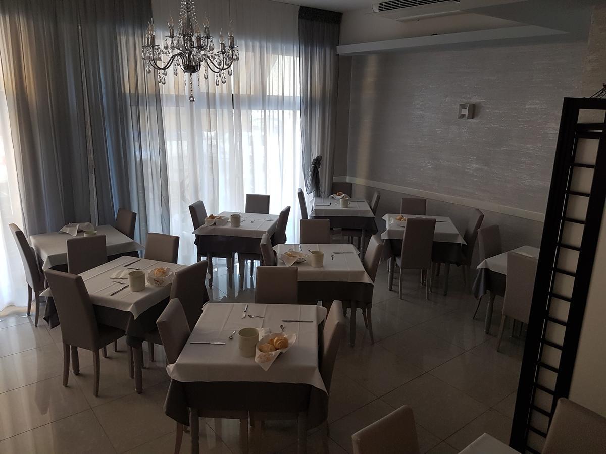 Albergo Paris Соттомаріна Екстер'єр фото